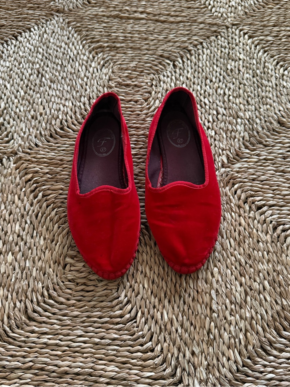 Flabelus Red Women's Slip-On Velvet Flats